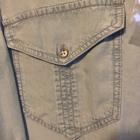 Brand new express button-down size M - Picture 4 of 7